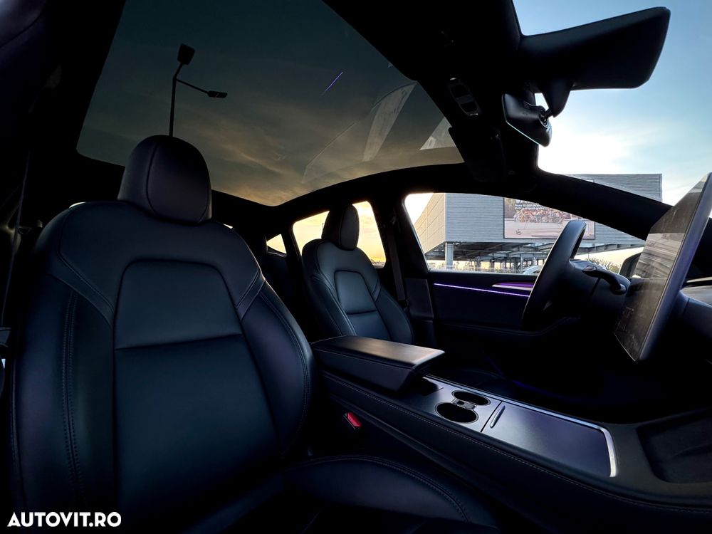 Tesla Model Y - 7
