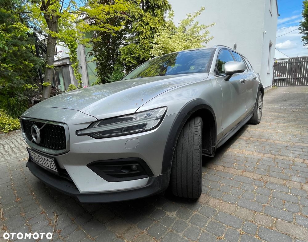Volvo V60 Cross Country - 1