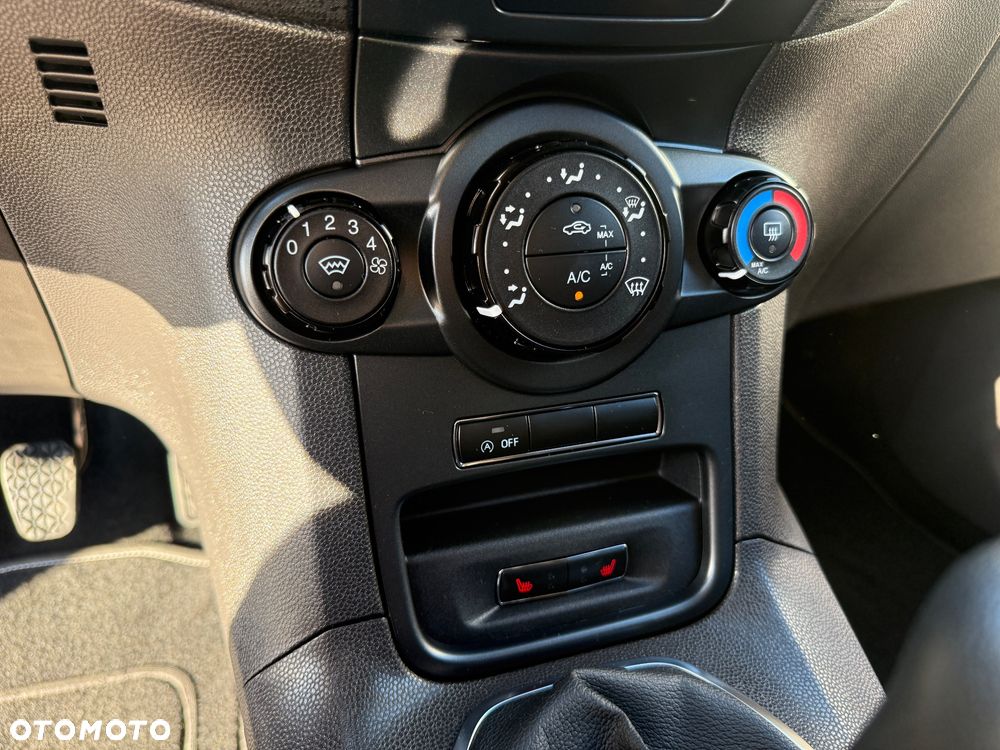 Ford Fiesta 1.0 EcoBoost STart-Stop ST-LINE - 23