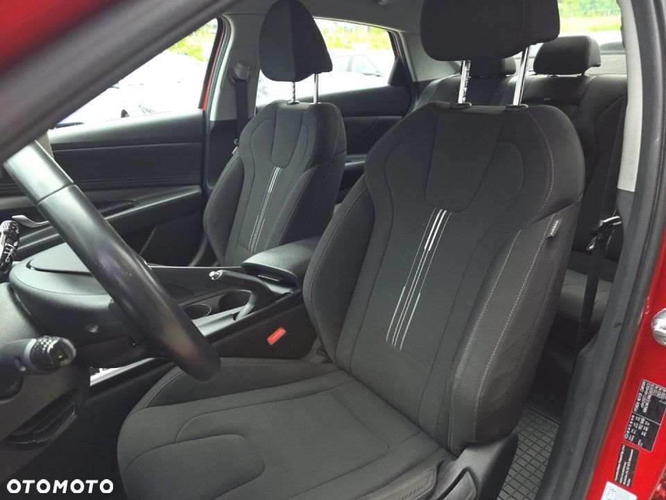 Hyundai Elantra - 12