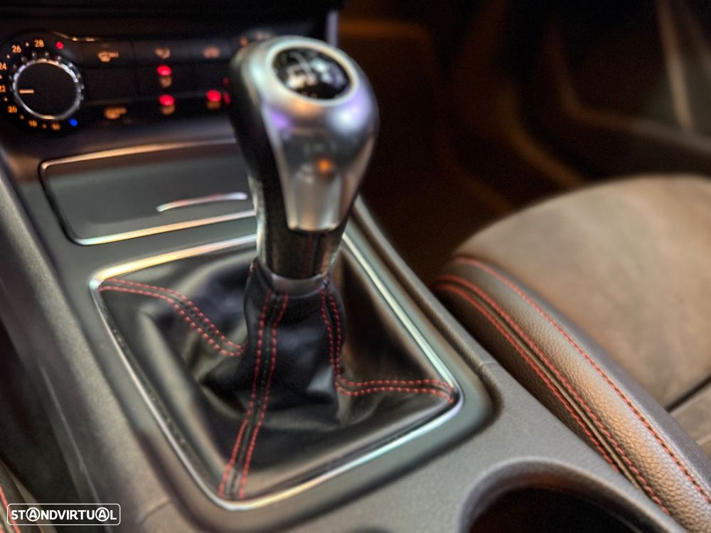 Mercedes-Benz CLA 180 d Shooting Brake AMG Line - 13
