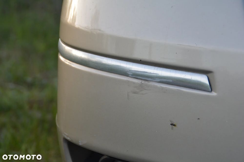 Chrysler Town & Country - 30