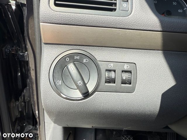 Volkswagen Touran - 11