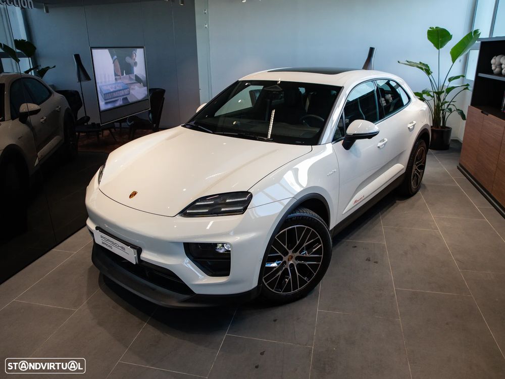 Porsche Macan Electric 4 - 5