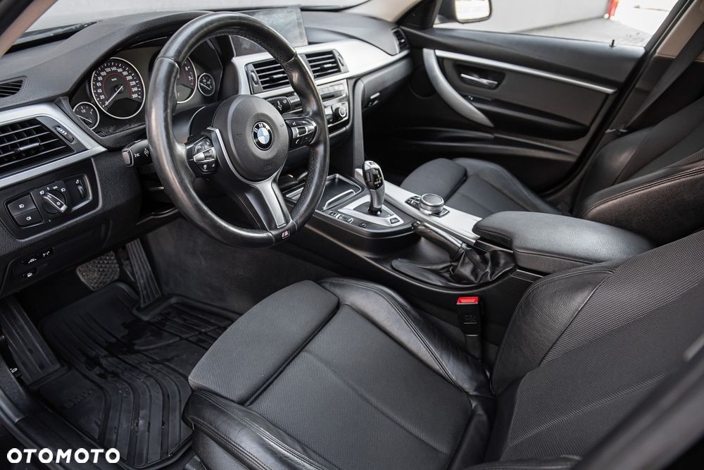 BMW Seria 3 330e iPerformance M Sport - 15