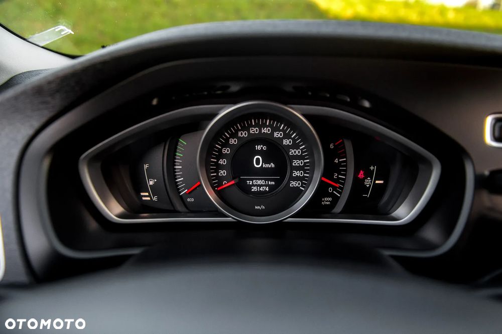Volvo V40 D2 Drive-E Momentum - 25