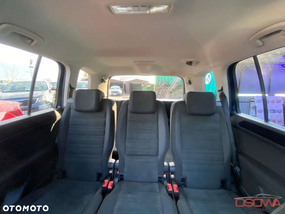 Volkswagen Touran - 32