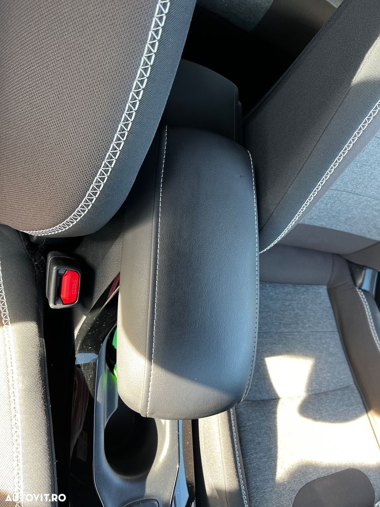 Toyota Corolla 1.8 Hybrid Club - 18