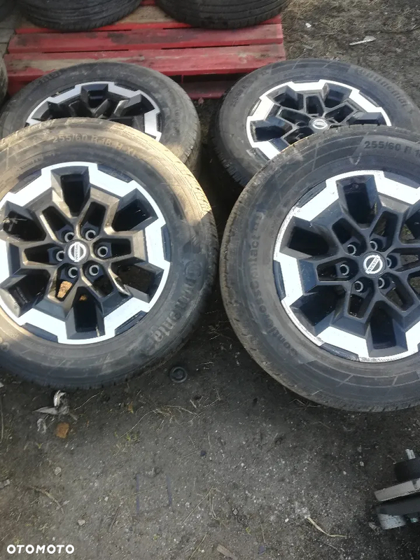 Felgi z oponami Nissan Navara Np300 D23 / zapas