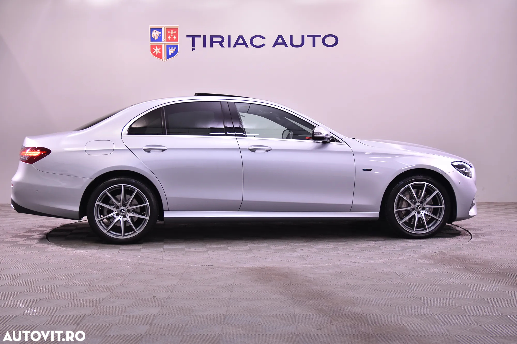 Mercedes-Benz E 350e 9G-TRONIC AMG Line - 6