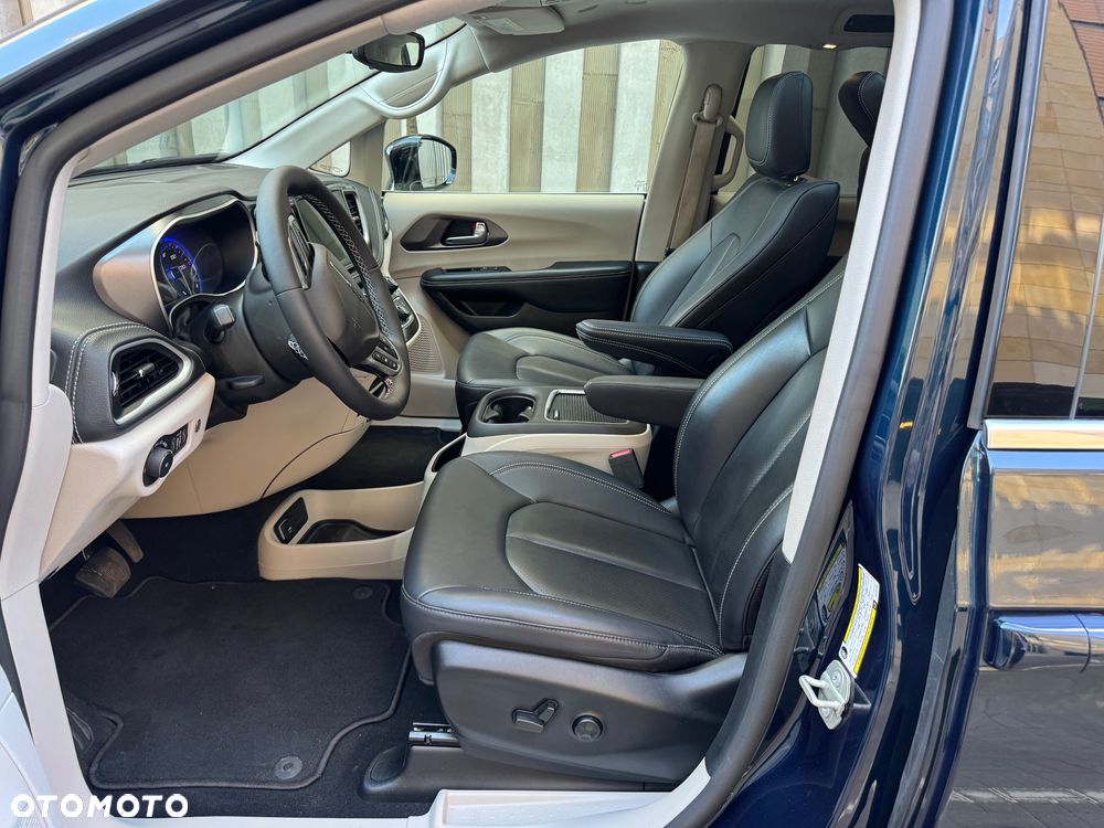 Chrysler Pacifica - 23