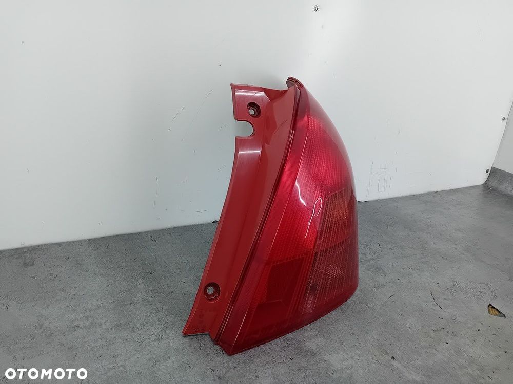 LAMPA TYLNA PRAWA SUZUKI SWIFT IV HATCHBACK - 4