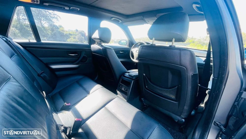 BMW 320 dA Dynamic - 11