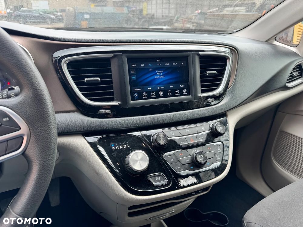 Chrysler Pacifica - 12