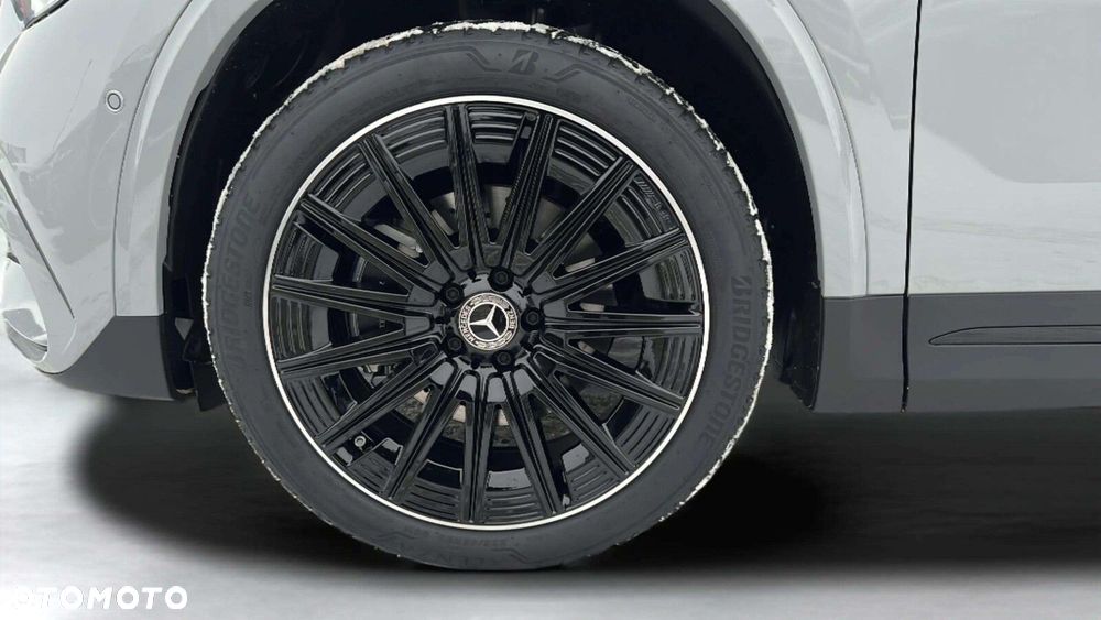 Mercedes-Benz GLA - 25