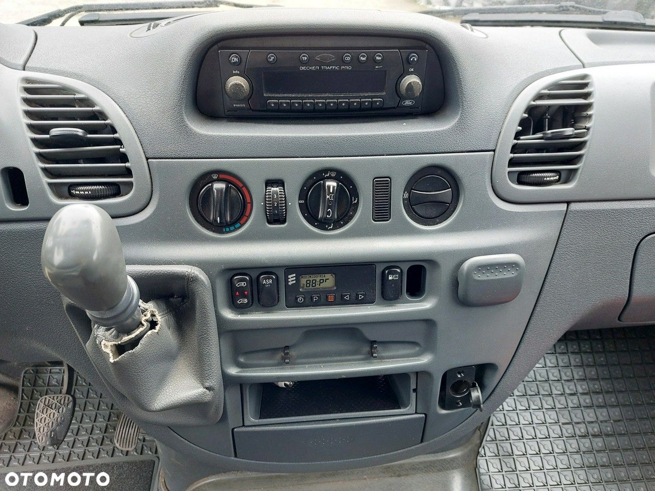 Mercedes-Benz 313 - 14