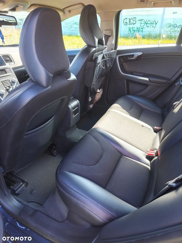 Volvo V60 D3 Momentum - 19