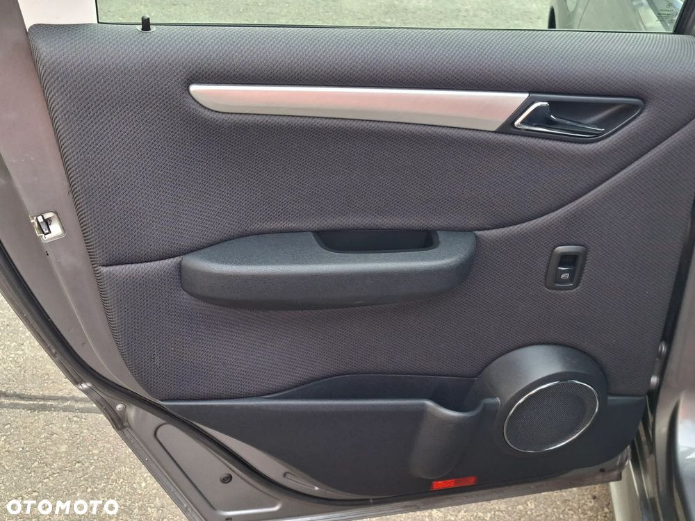 Mercedes-Benz Klasa B 180 BlueEFFICIENCY - 23