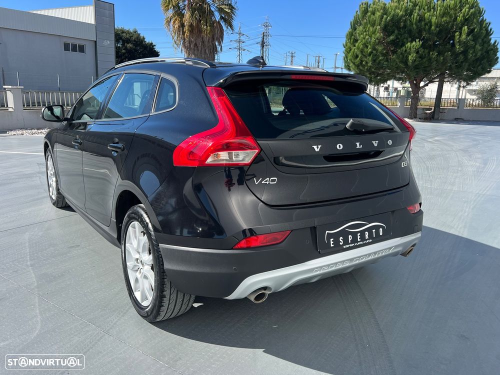 Volvo V40 Cross Country 2.0 D3 Momentum Geartronic - 3