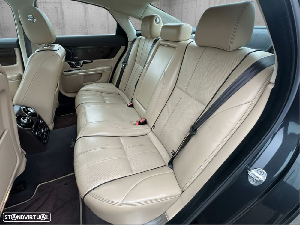 Jaguar XJ 3.0 D V6 Premium Luxury - 12