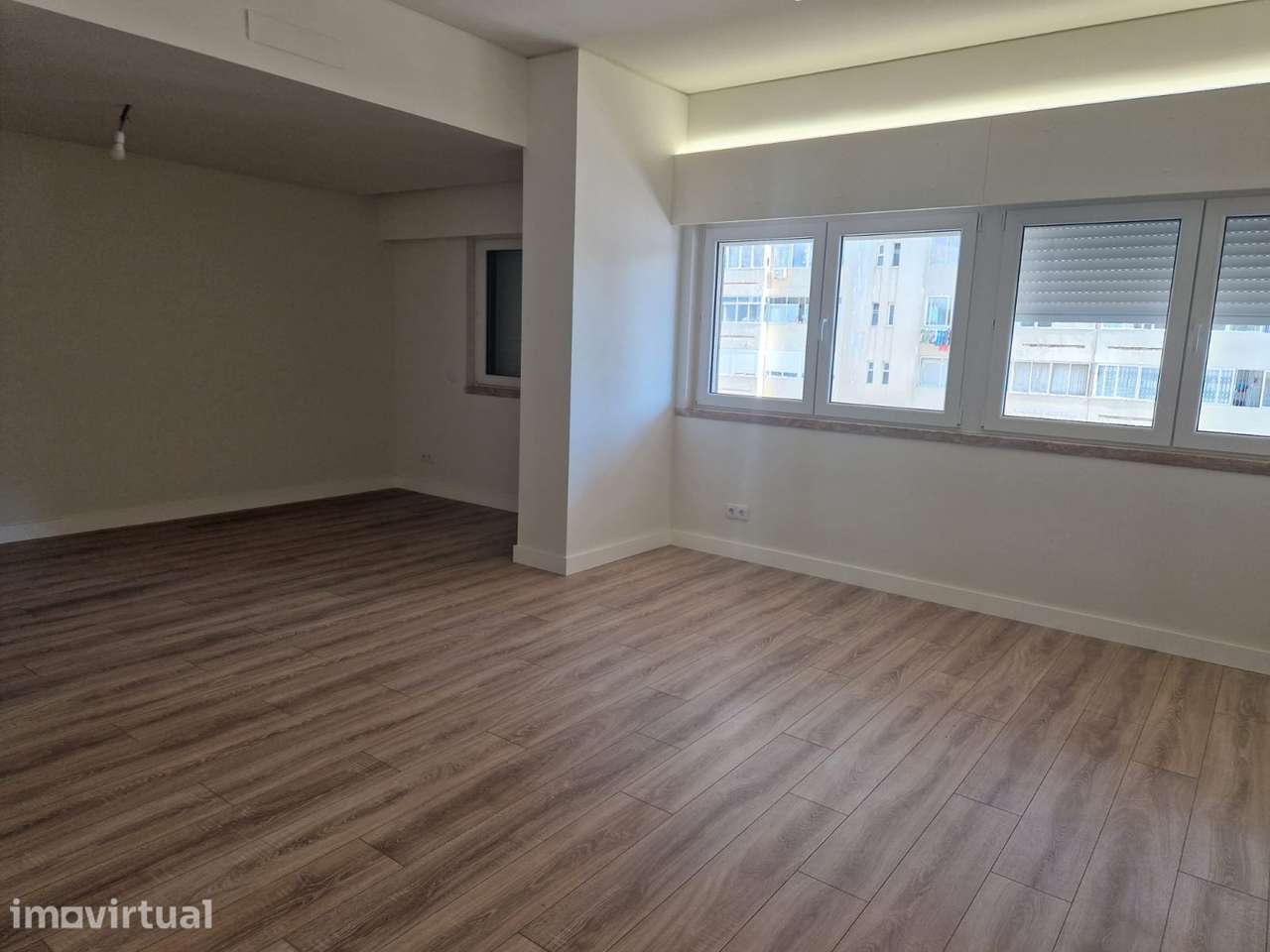 T3 com garagem, ar condicionado e elevador em Algés - Grande imagem: 2/7