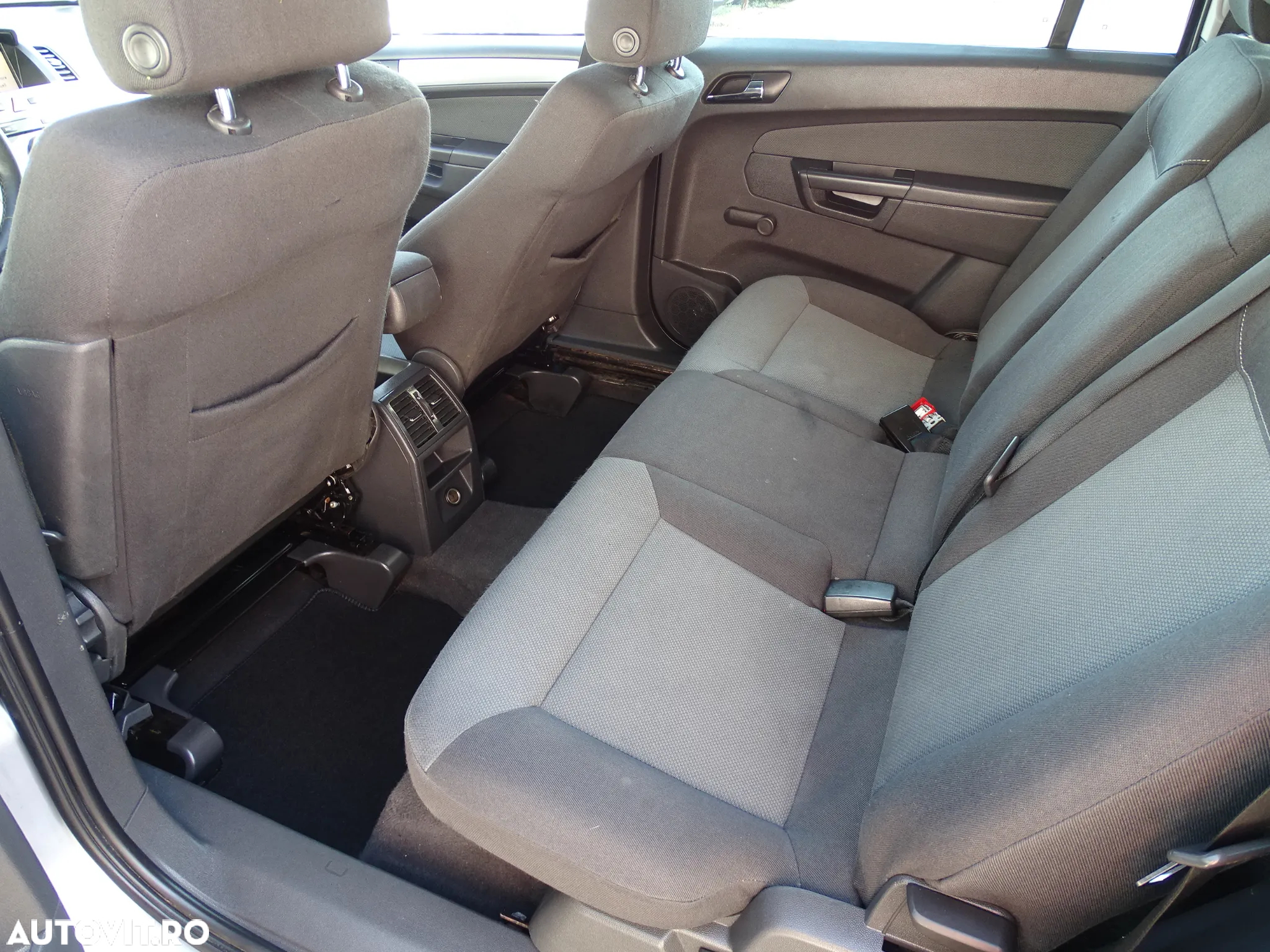 Opel Zafira 1.8 Navi - 11