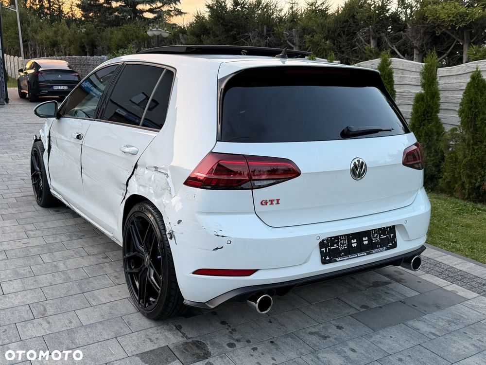 Volkswagen Golf GTI (BlueMotion Technology) DSG Performance - 6