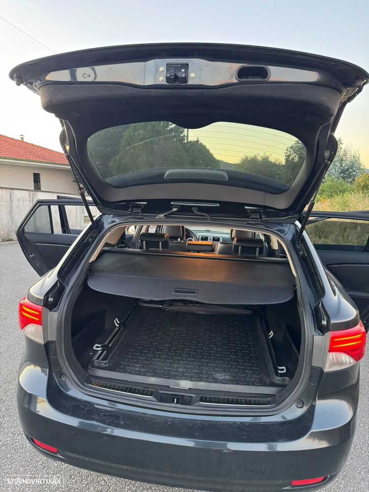 Toyota Avensis SW 2.0 D-4D Comfort - 3