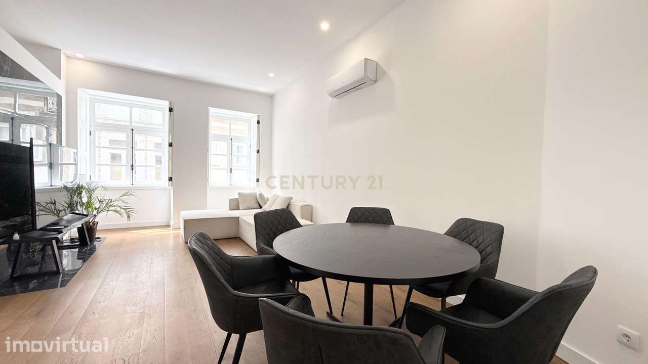 Apartamento T2 com terraço e fachada histórica no centro do Porto - Grande imagem: 2/42