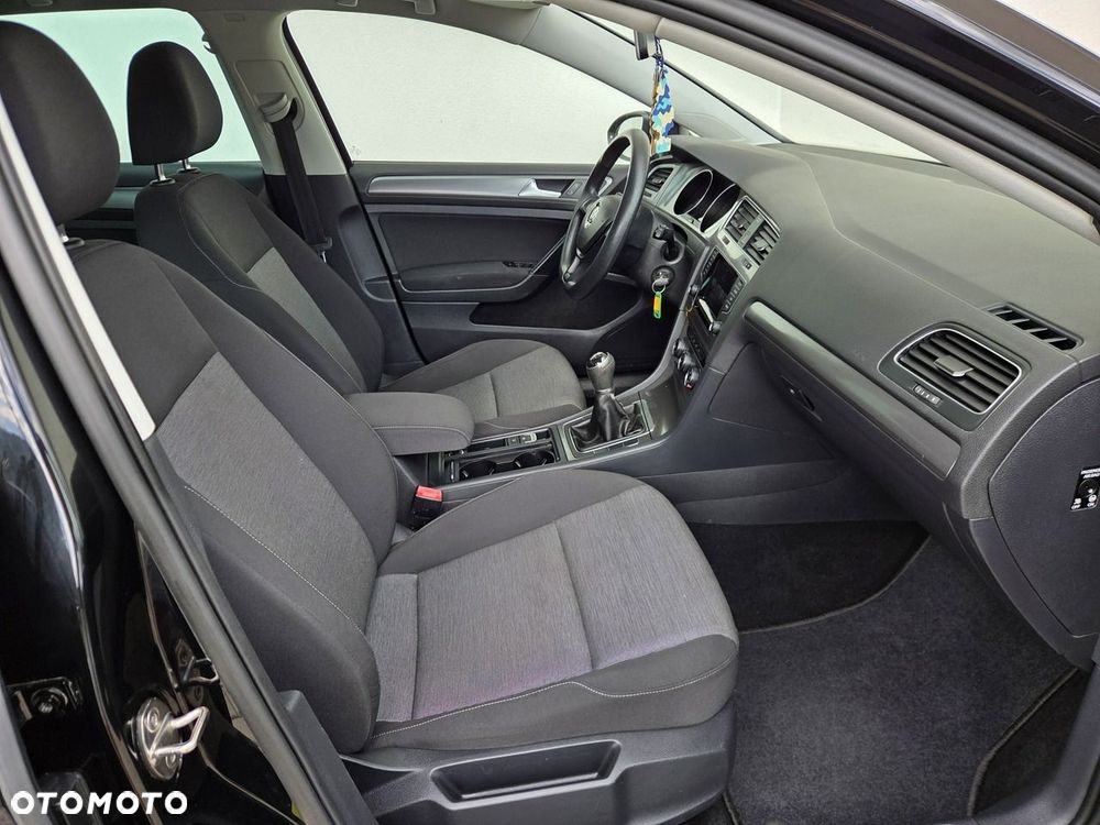 Volkswagen Golf - 11