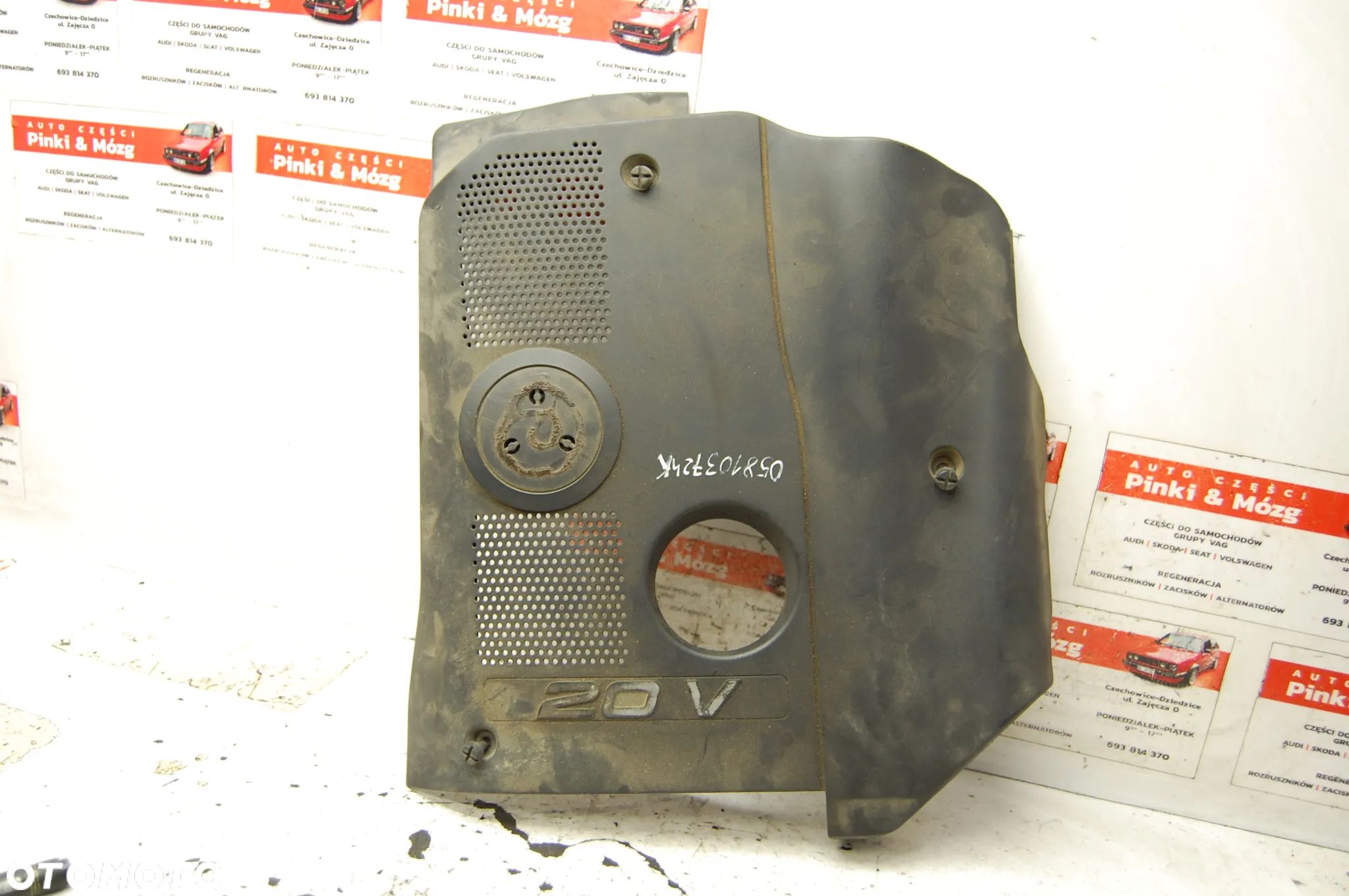 OSŁONA POKRYWA GÓRNA SILNIKA 058103724K SKODA SUPERB I VW PASSAT B5 - 1