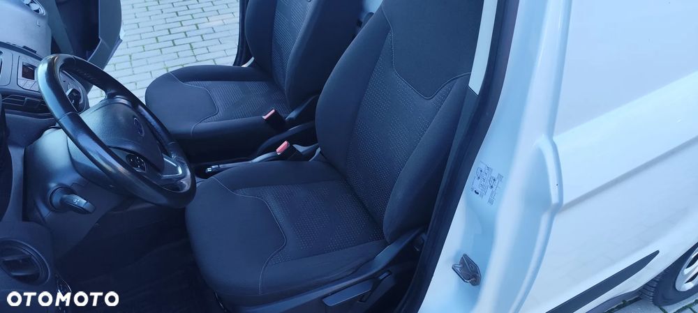 Ford Transit Courier - 19