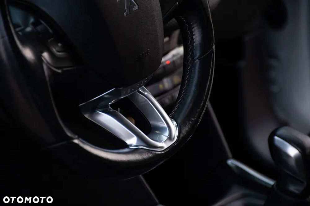 Peugeot 2008 120 VTI Allure - 32