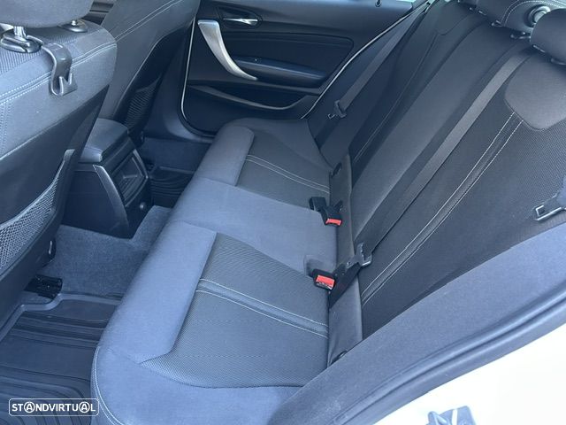 BMW 116 d Line Sport Shadow — fotografia 30