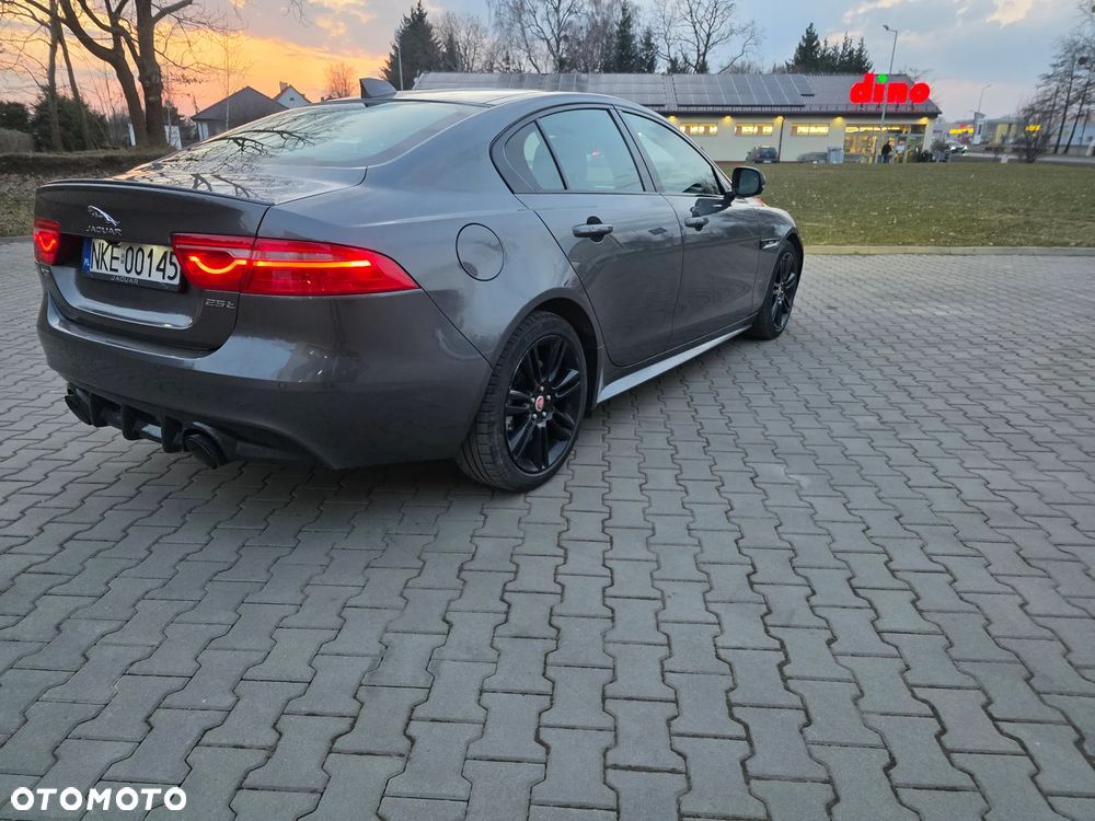 Jaguar XE - 12