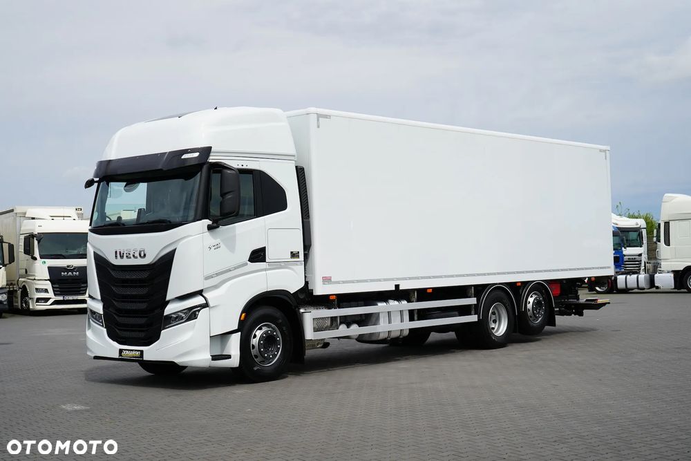 Iveco / S-WAY / 420 / E 6 / KONTENER + WINDA / 22 PALETY / RETARDER / OŚ SKRĘTNA / ROLETA - 1