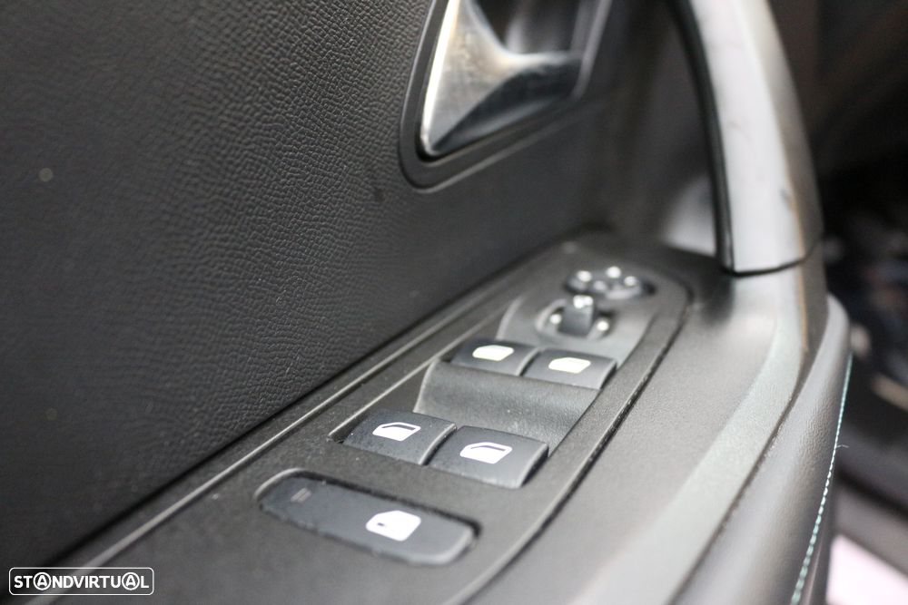 Peugeot 2008 1.5 BlueHDi Allure Pack - 29