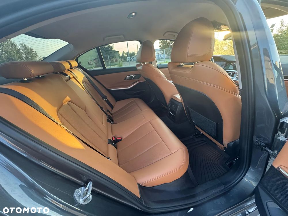 BMW Seria 3 330e Sport Line - 19
