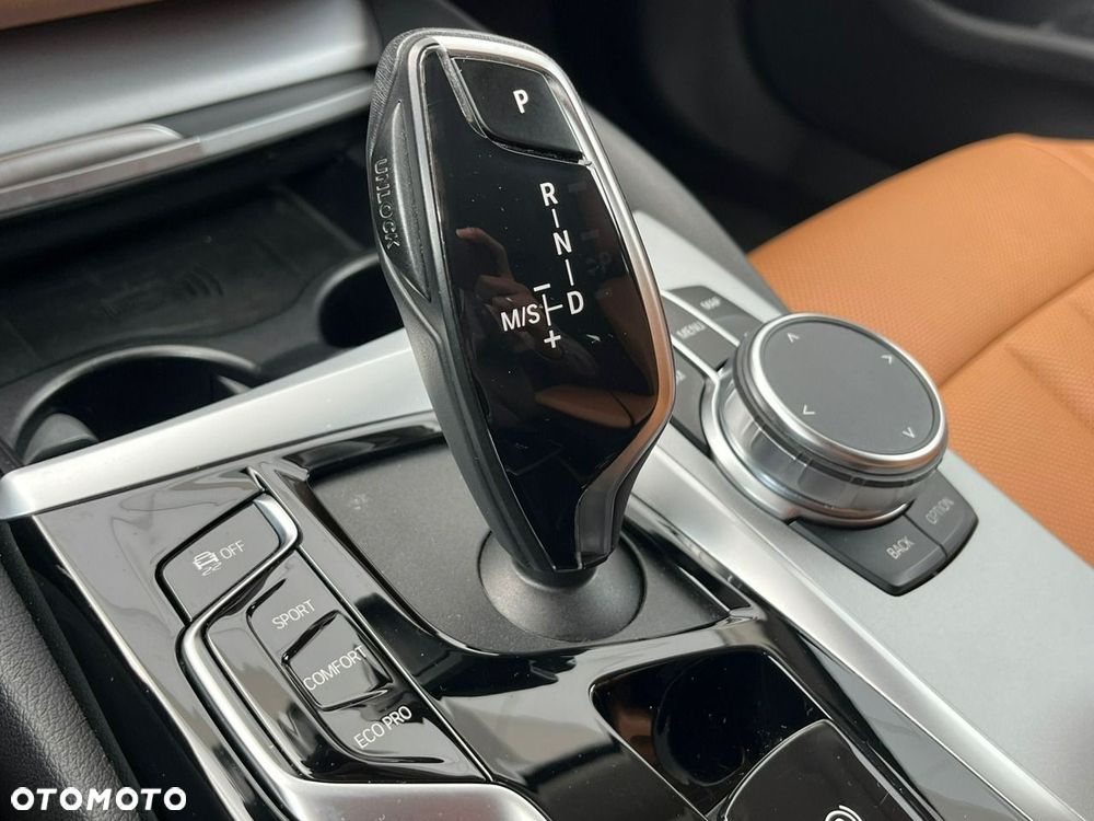 BMW Seria 5 520d xDrive - 23