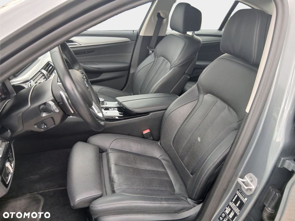 BMW Seria 5 540d xDrive mHEV - 19