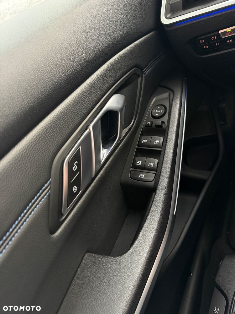 BMW Seria 3 320d xDrive M Sport Sport - 9