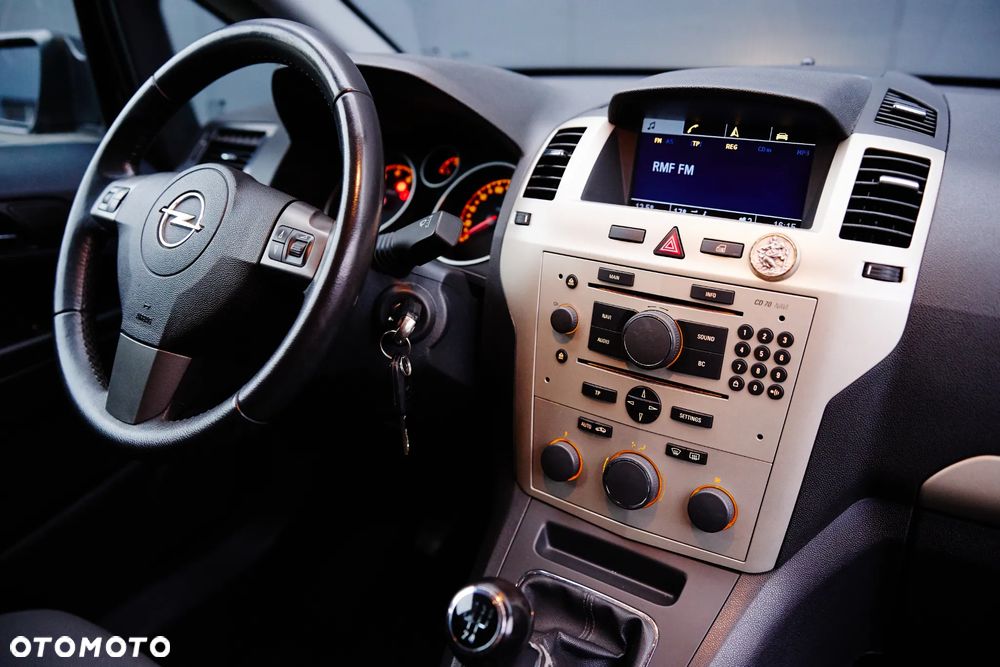 Opel Zafira 1.8 Cosmo - 27