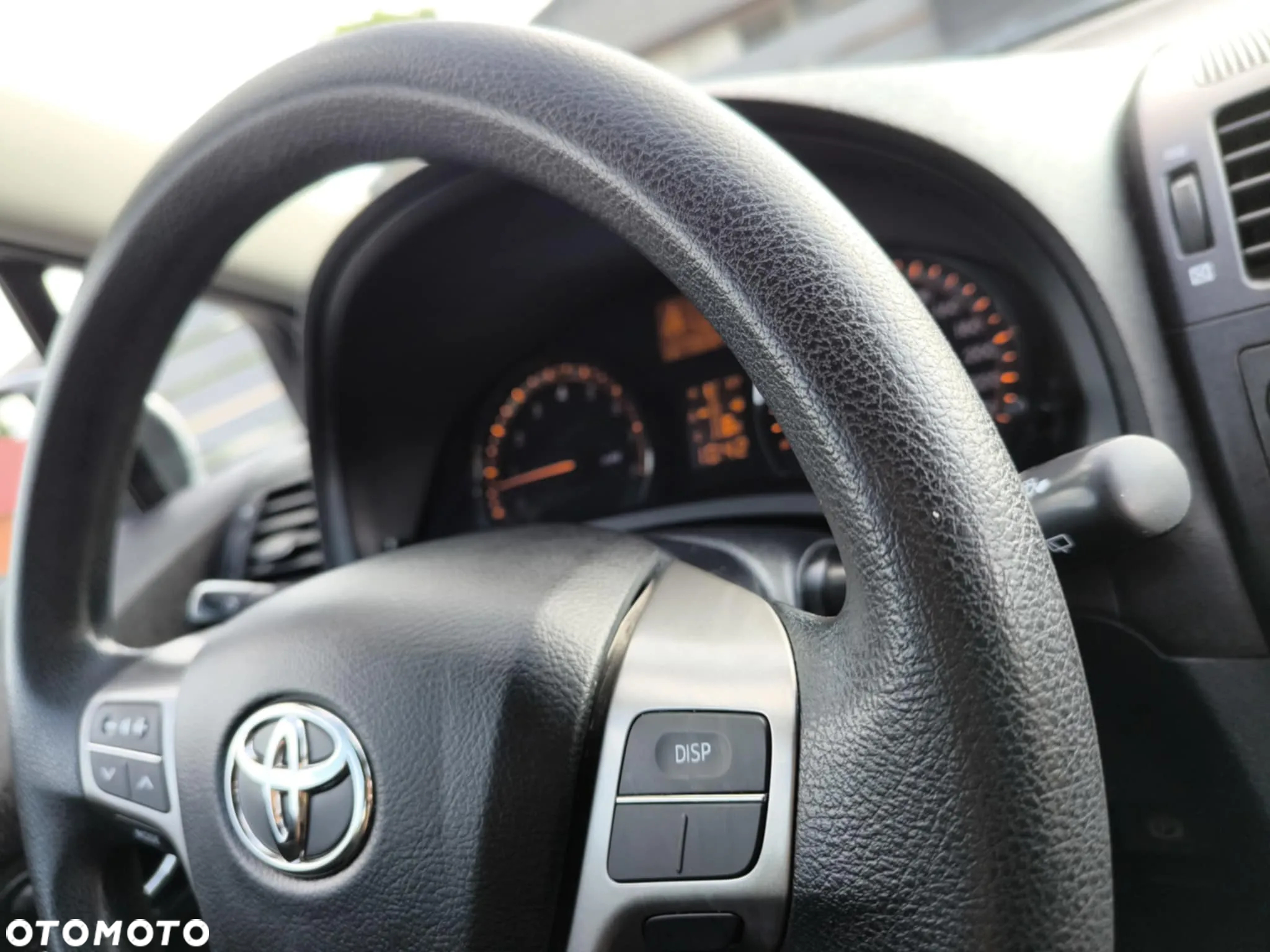 Toyota Avensis Combi 1.6 - 32