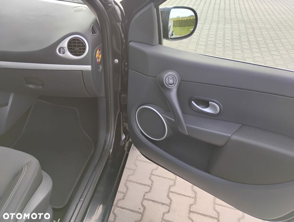 Renault Clio - 10