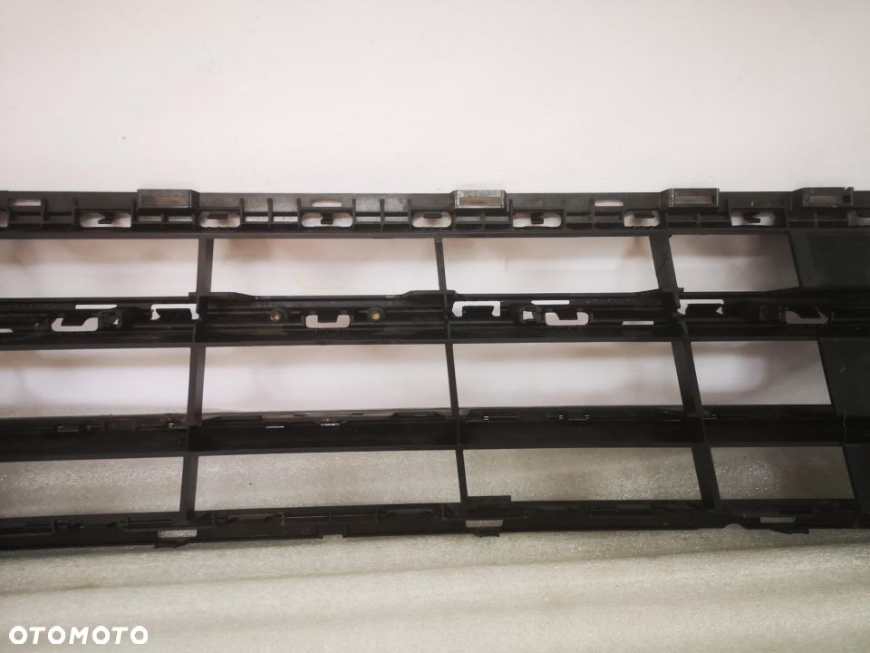 VW PASSAT B8 14- KRATKA ŚRODKOWA ZDERZAKA PRZEDNIEGO NR: 3G0853677G, NR AUKCJI NK61 - 11