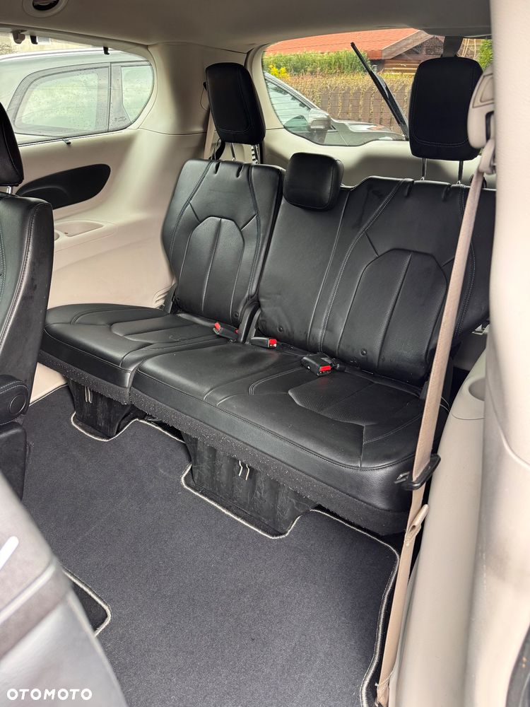 Chrysler Pacifica - 15