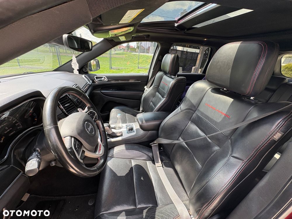 Jeep Grand Cherokee - 33