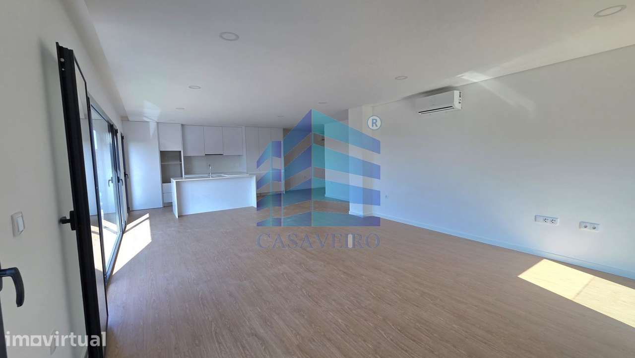 Apartamento T2 Duplex com terraço e Garagem Fechada - Grande imagem: 3/24
