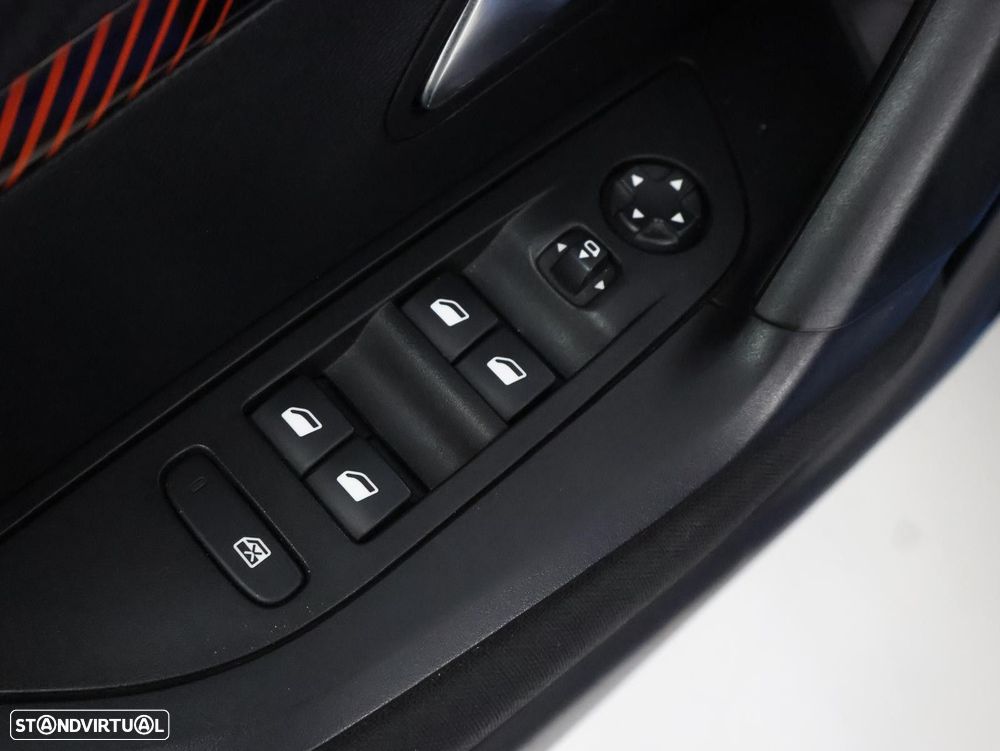 Peugeot 2008 1.2 PureTech Active Pack - 12