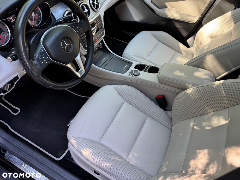 Mercedes-Benz GLA 250 4Matic 7G-DCT AMG Line - 18